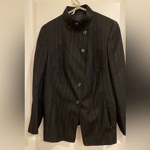 AKRIS BLAZER THATS STYLISH AND BEAUTIFULLY MADE.